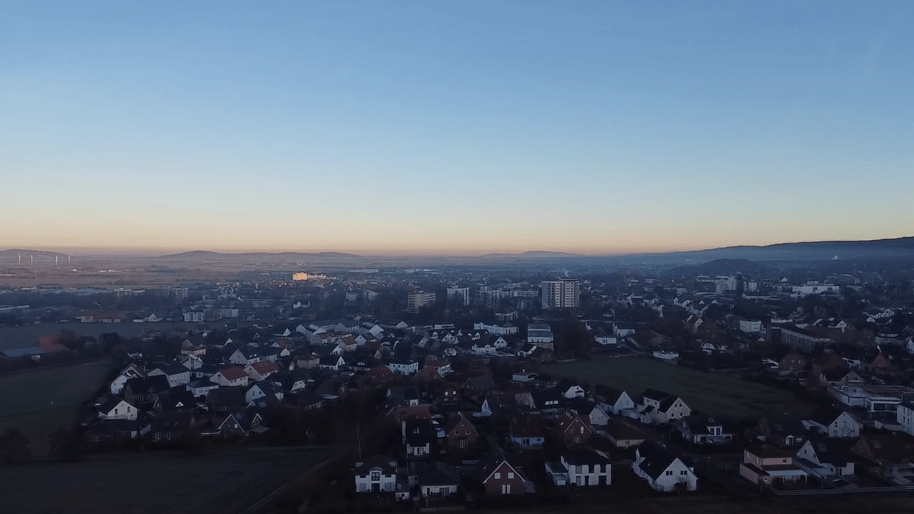 Luftaufnahme von Barsinghausen mit Blick auf den Deister
