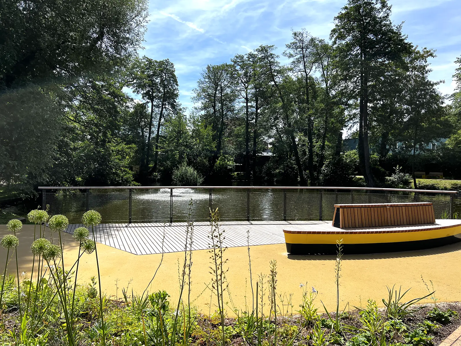 Ziegenteich gegenüber dem Rathaus in Barsinghausen, 2026 erneuert