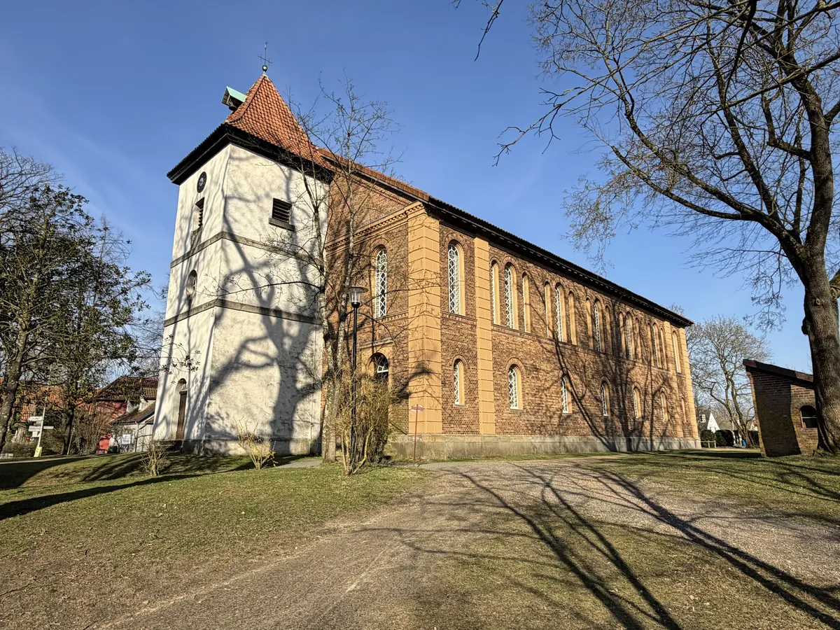 Historische Backstein-Dorfkirche in Brelingen, Wedemark